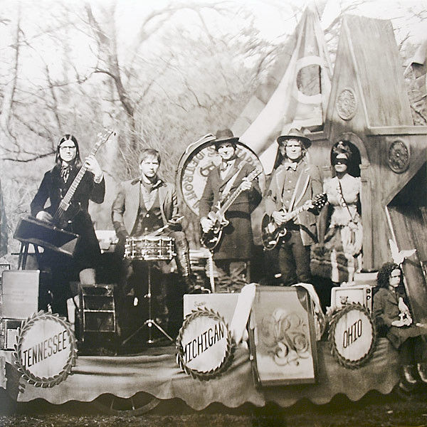 THE RACONTEURS